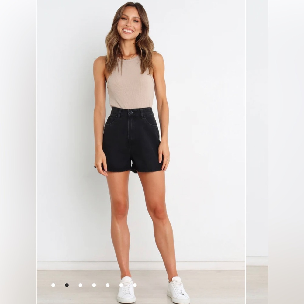 Petal & Pup Black High Waisted Shorts NWT, Size 6